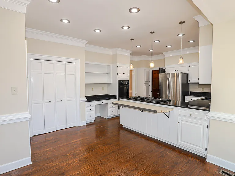 809 Houndslake Dr — Photo 14