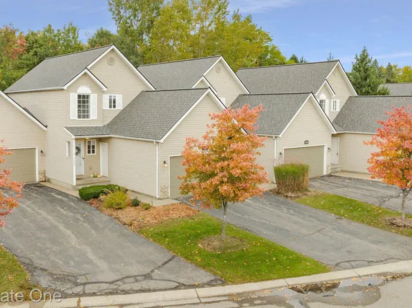 5064 Clintonville Pines Dr #1, Clarkston, MI 48346
