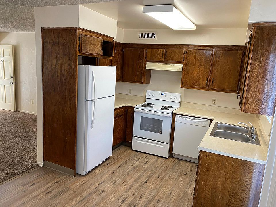 2nd image of 5119 Appleblossom Dr #6