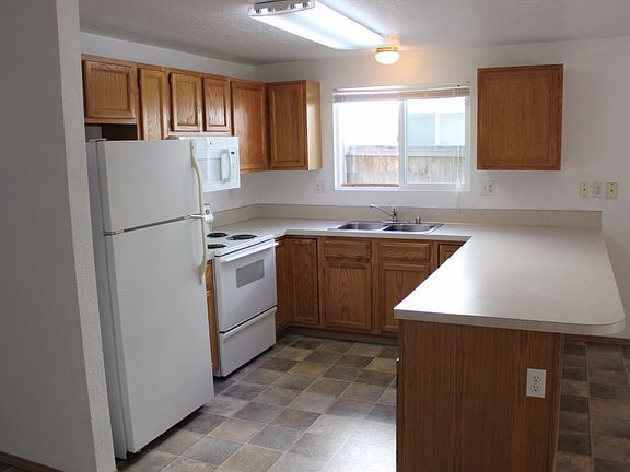 3rd image of 3524 College St SE