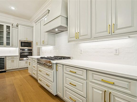 3rd image of 4212 Cypress Point Dr