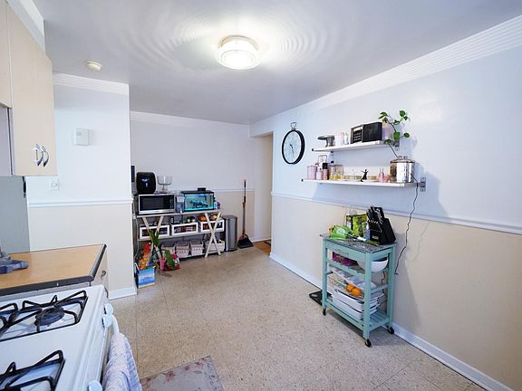 5th image of 8218 Knox Ave #2B