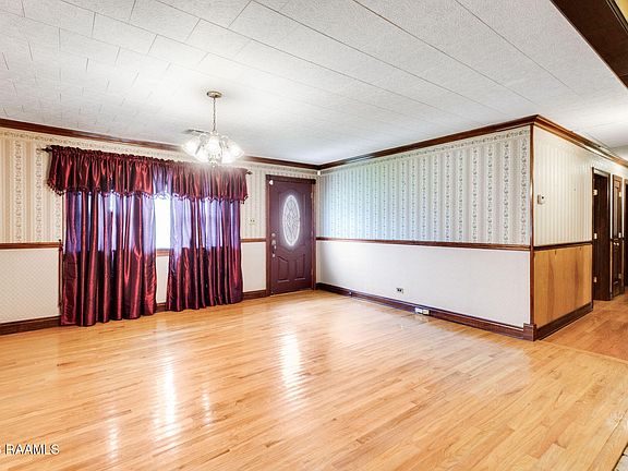 3rd image of 120 N Richelieu Cir