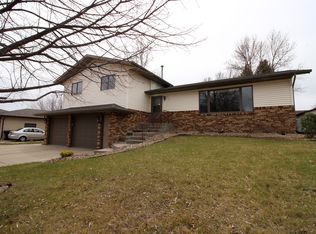 225 W Brandon Dr, Bismarck, ND 58503