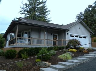 102 Ponderosa Dr, Rogue River, OR 97537