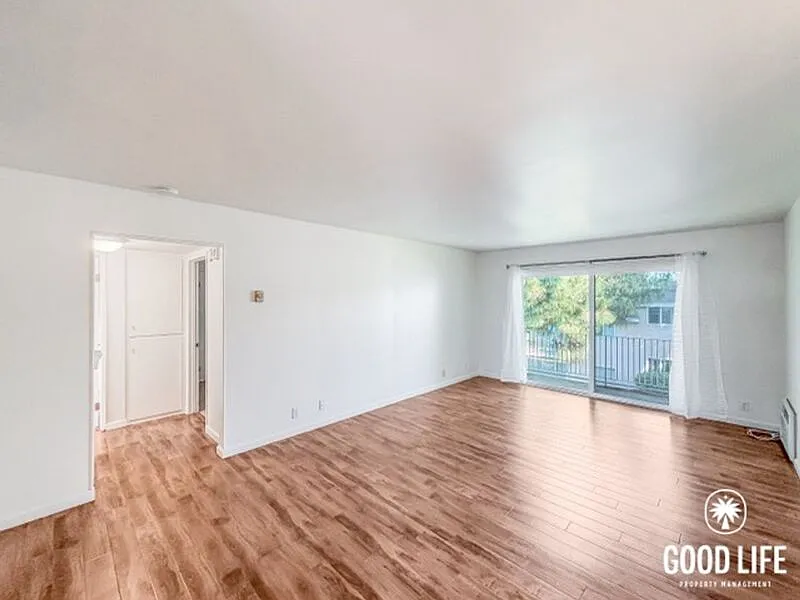 2 bed, 2.0 bath, 905 sqft, $2,495 — Photo 4
