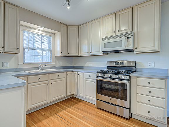 5th image of 816 Foster Ave