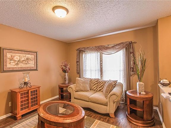4th image of 6808 Eagle Crossing Blvd
