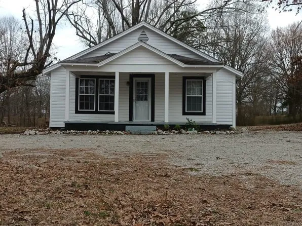 1041 W Main St, Henderson, TN 38340