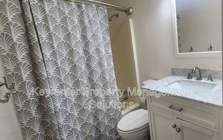 825 Highland Ave — Photo 10