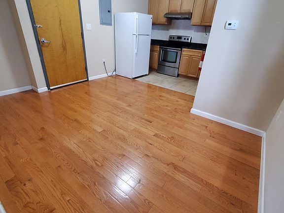 2nd image of 1332 W Girard Ave APT B
