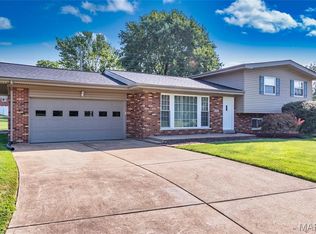 9338 Queenston Dr, Saint Louis, MO 63126