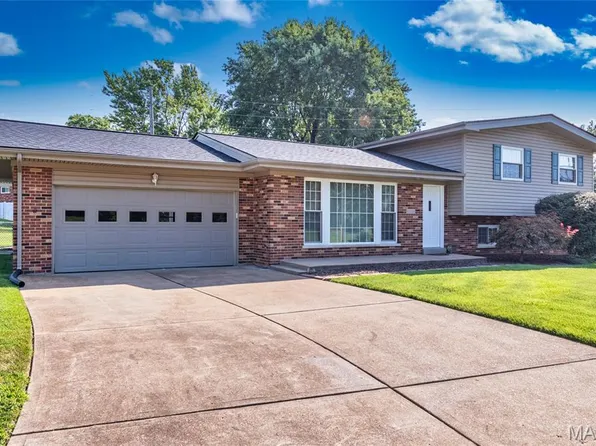 9338 Queenston Dr, Saint Louis, MO 63126