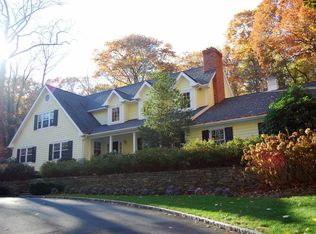 3 Mux Ln, Lloyd Harbor, NY 11743