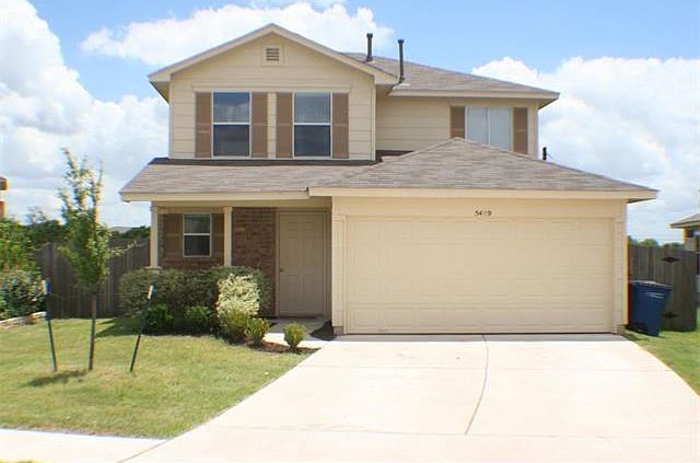 Fantastic Neighborhood!!!  Less than 2 miles from Mueller (Super HEB, Restaurants, shops, trails, park) and Bartholemew Park (Pool, slides, basketball, tennis, disc golf).  Less than 5 miles to UT Campus & Downtown Austin!!