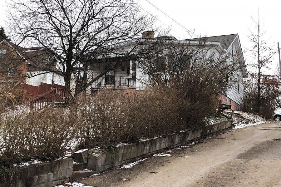 2nd image of 916 Hazel Ave