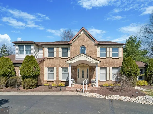 137 Briarwood Dr, Holland, PA 18966