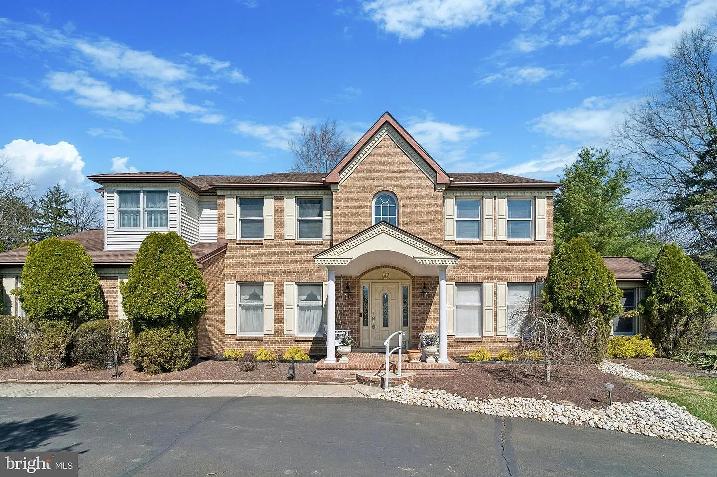 137 Briarwood Dr photo 1