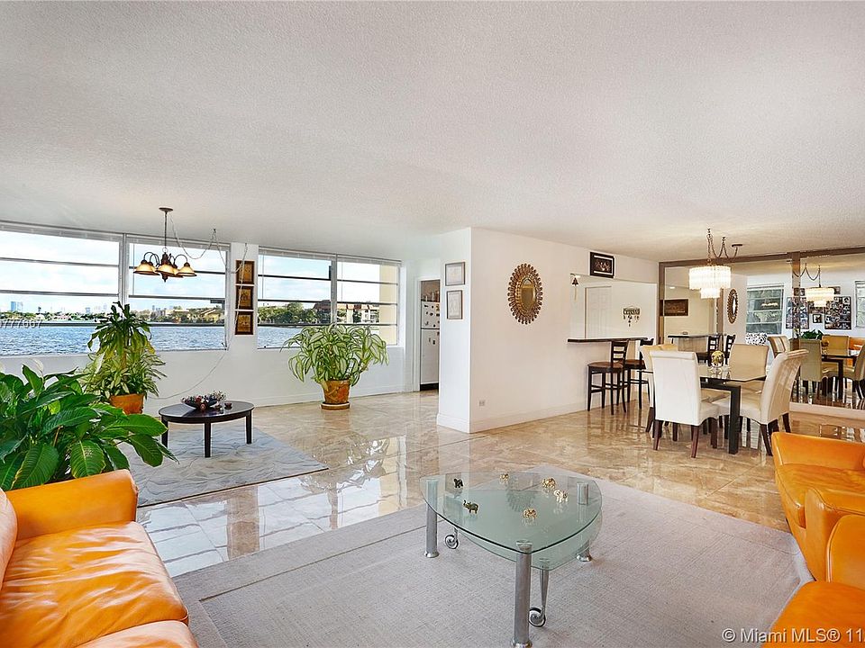1st image of 445 NE 195th St APT 122