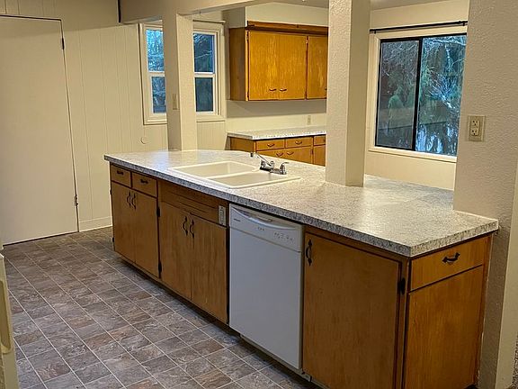 4th image of 1338 N Skyline Dr