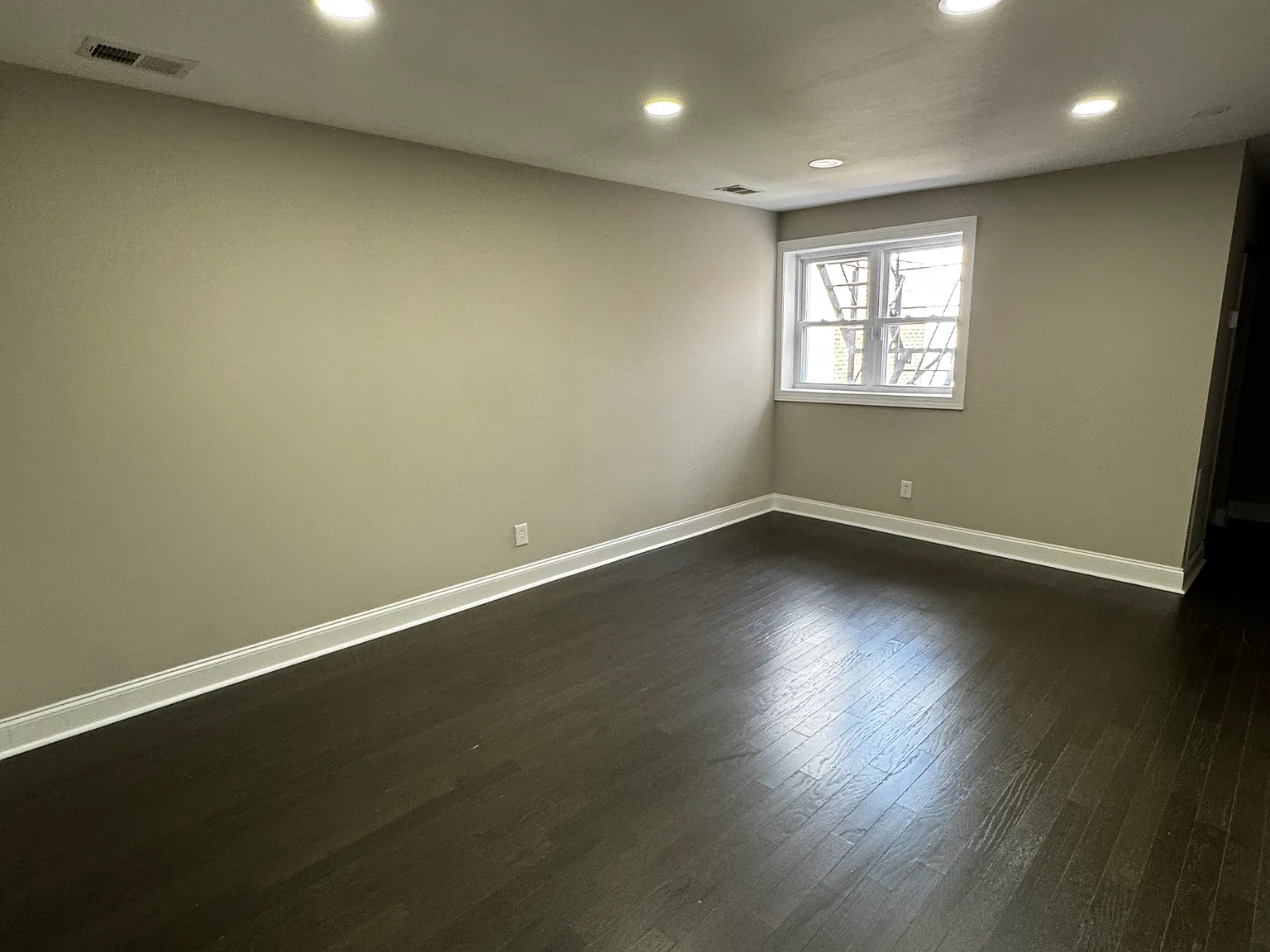 2 bed, 1000 sqft, $1,600 — Photo 4