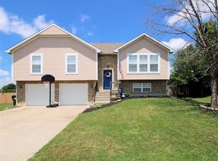 15606 Pebble Ter, Basehor, KS 66007