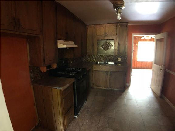 3rd image of 8150 Burroaks Dr