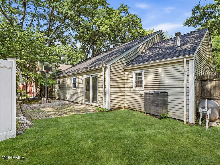 1006 Morris Ave — Photo 16
