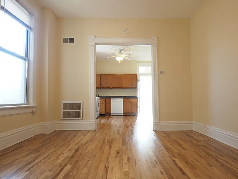 2138 N Sheffield Ave #2R — Photo 3