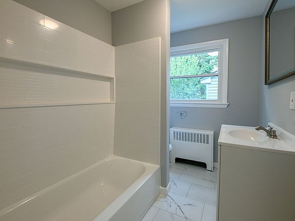 5th image of 95 Riverside Dr