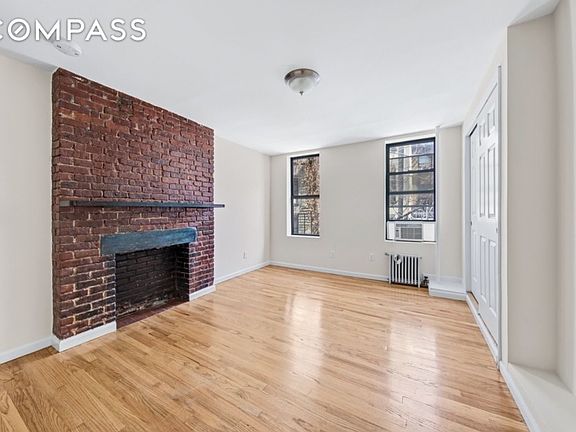 3rd image of 250 Elizabeth St #3