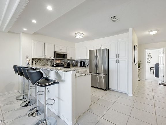 5th image of 841 SW 47th Ter APT 201