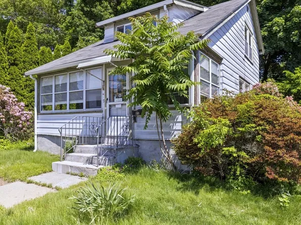 9 Josselyn Pl, Newton, MA 02461