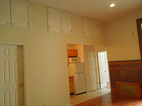 2nd image of 251 W 76th St APT 1B