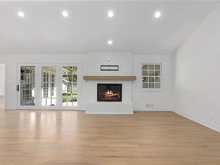 8105 Rosewood Dr — Photo 16