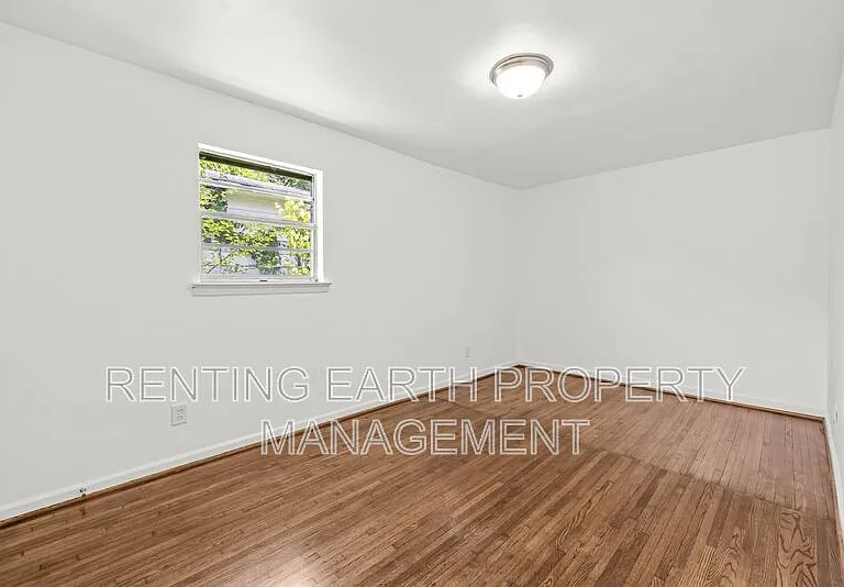6109 Blocton Ave — Photo 7
