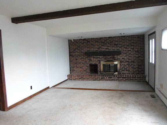 2nd image of 400 Tanguy St