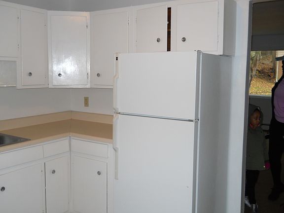 3rd image of 43 Webster Ct