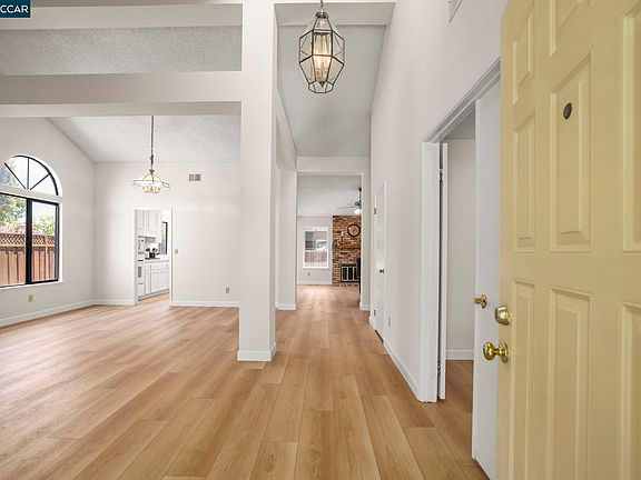 3rd image of 2908 Bellflower Ct