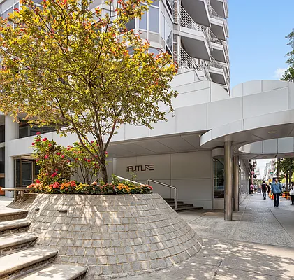 Rented by Compass | media 18