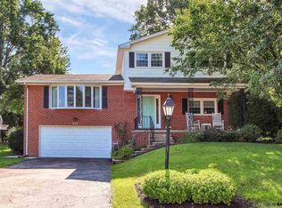 425 Quaker Dr, York, PA 17402