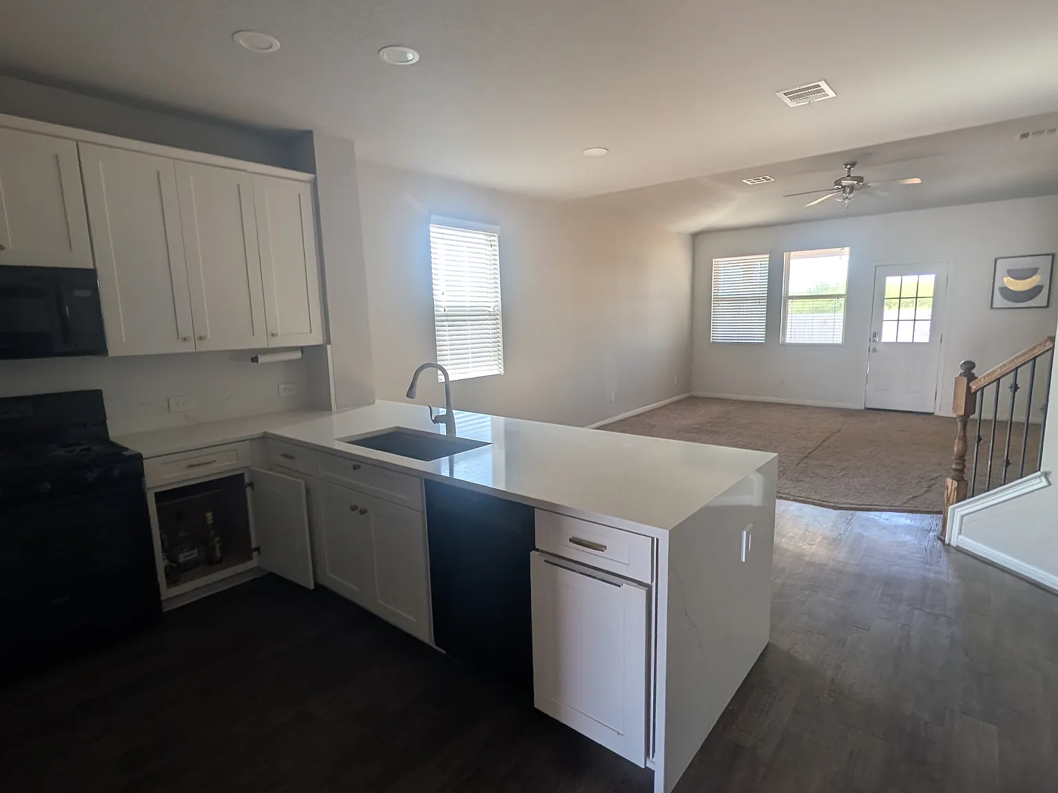4 bed, 2431 sqft, $2,500 — Photo 3
