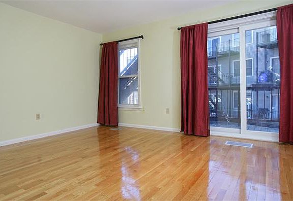 4th image of 9 Main St #9
