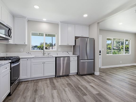 5th image of 1076 El Campo Dr