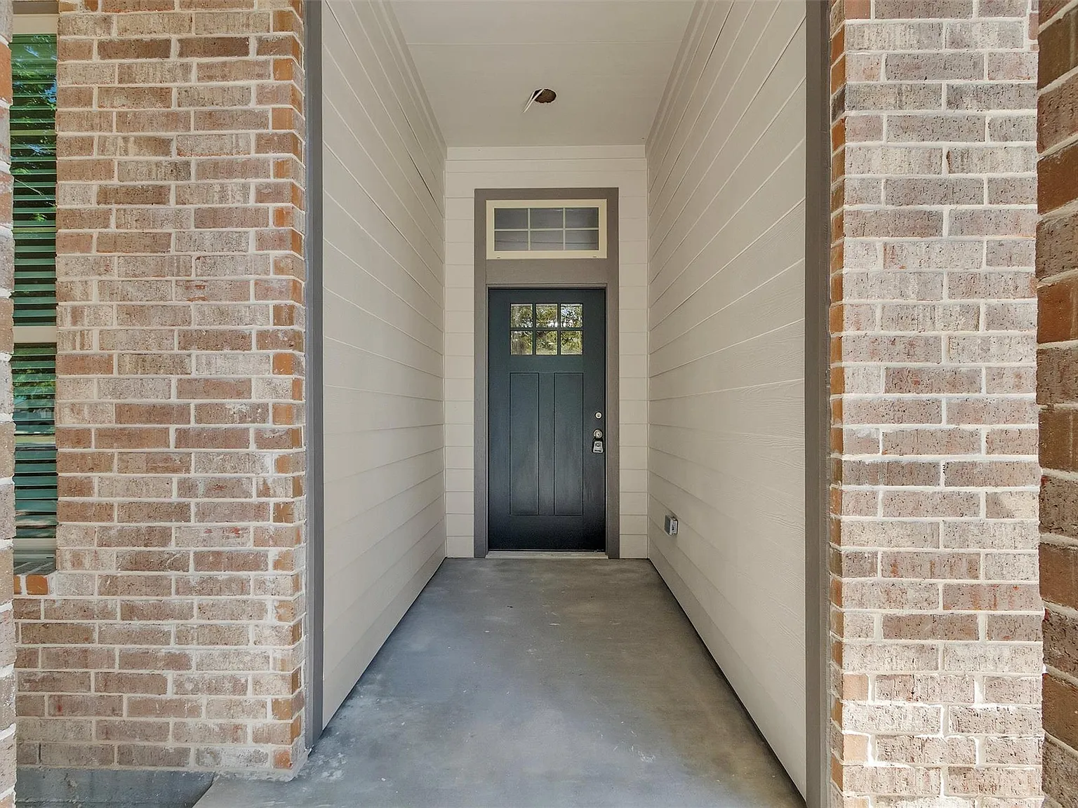 3 bed, 2.0 bath, 1586 sqft, $2,000 — Photo 3