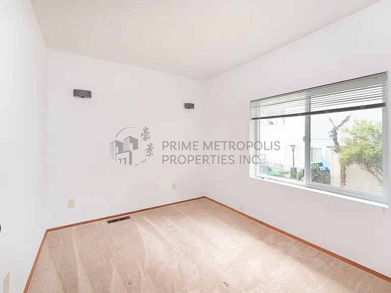 11258 Riviera Pl NE — Photo 9