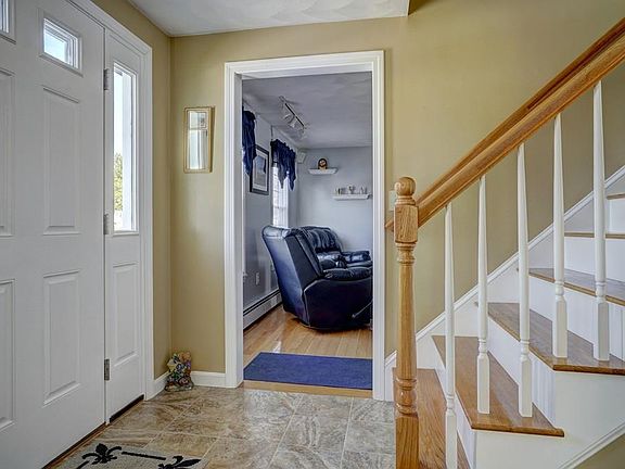 2nd image of 7 Blackberry Ln