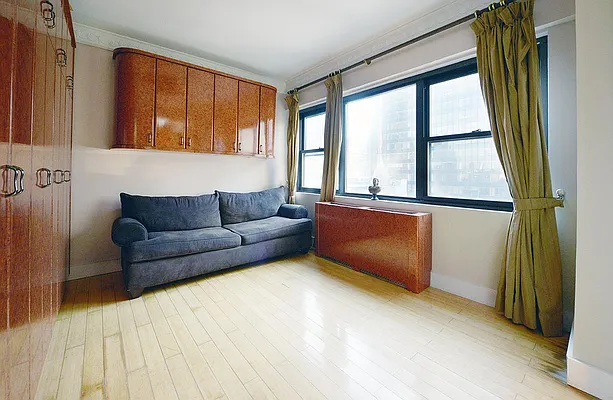 Sold by A & I Broadway | media 32