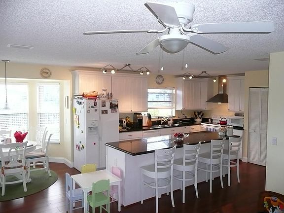 New kitchen and wood floors!!