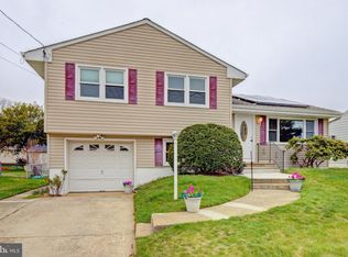 28 Dailey Dr, Hamilton, NJ 08620
